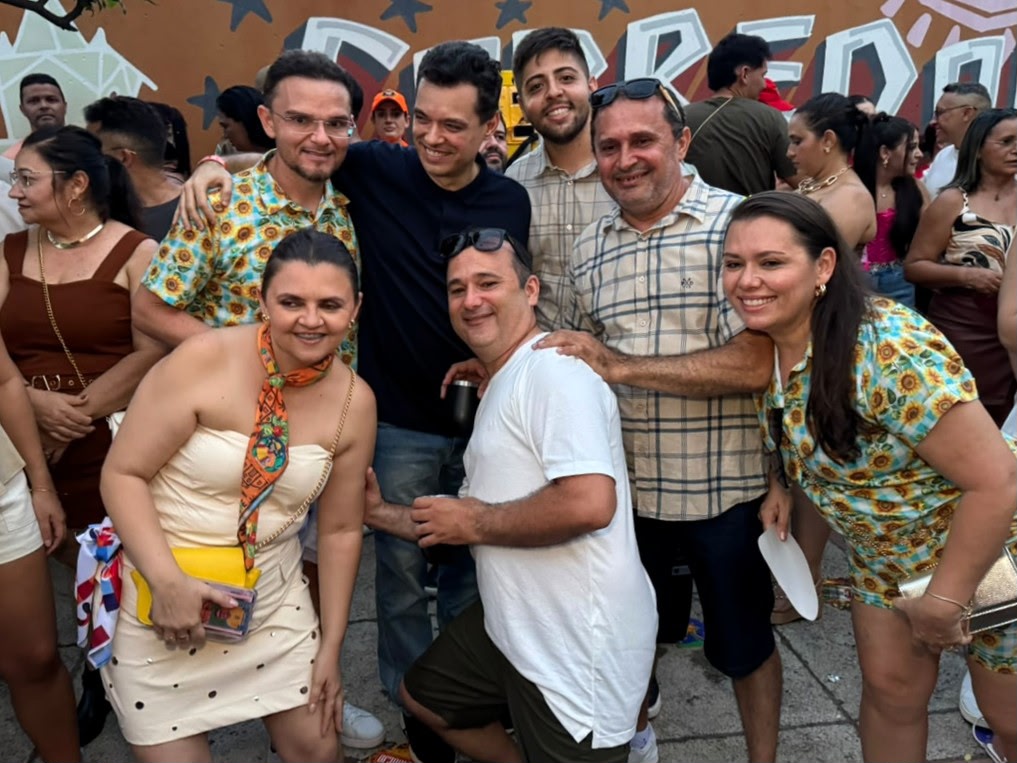 Pré-candidato a deputado estadual, Walter Alves recebe manifestações de apoio no Pingo da Mei Dia