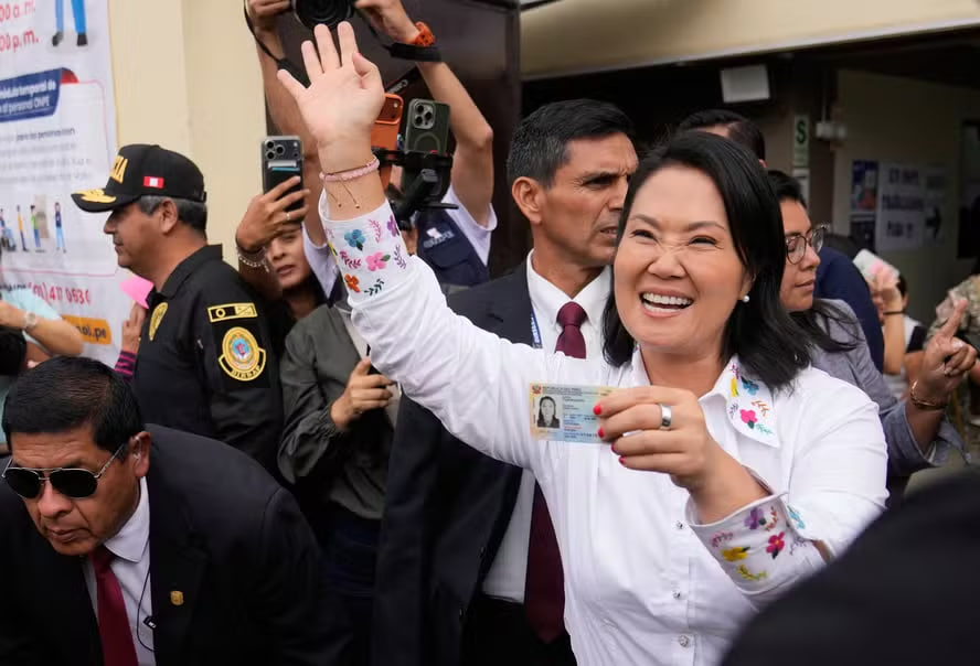 Candidata de direita vira outra vez no Peru e lidera com 651 votos a mais