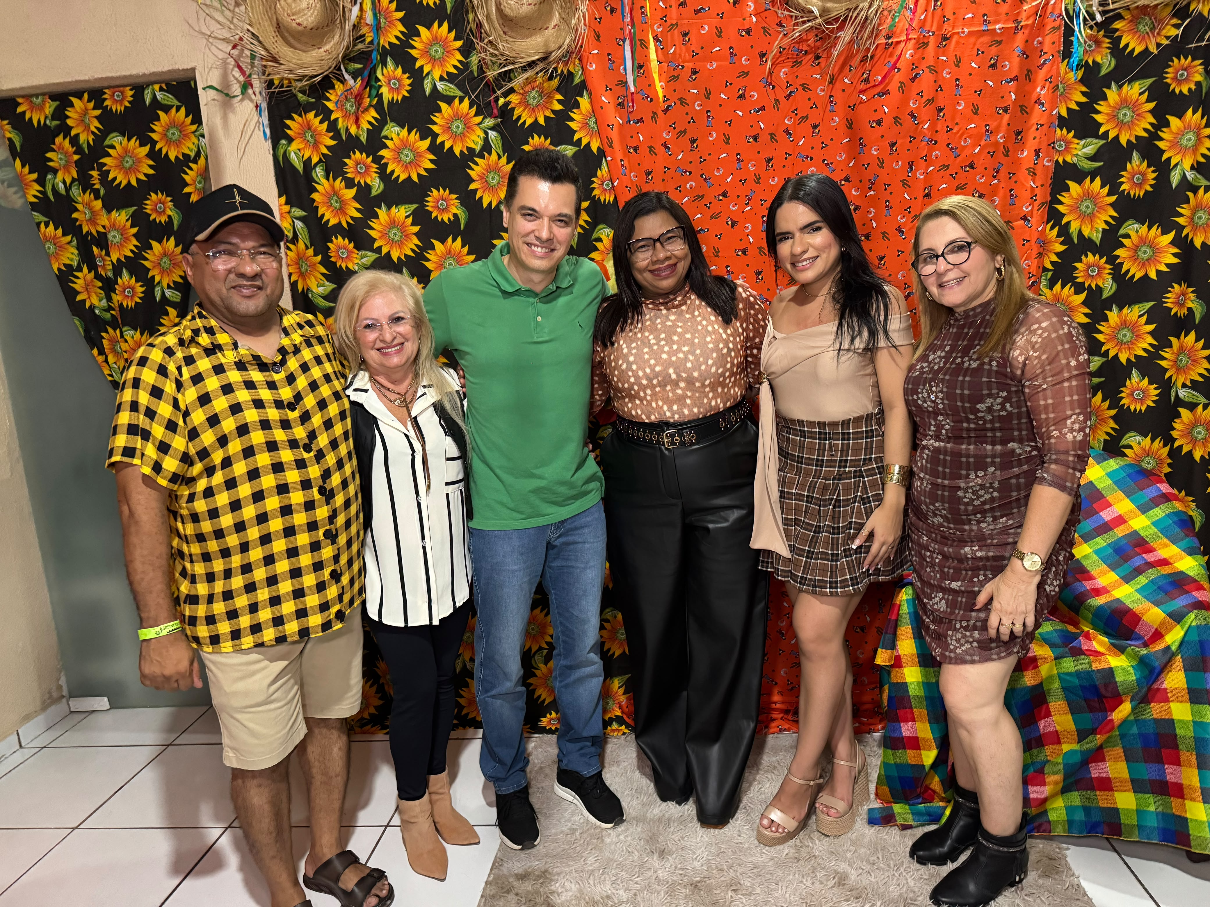 Walter Alves participa de arraiás e prestigia tradições juninas em Parnamirim