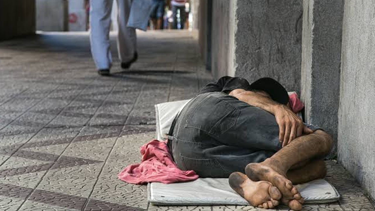 População em situação de rua quase dobra durante governo Lula