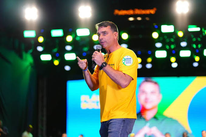 PL denuncia ao TSE operação milionária para atacar Flávio Bolsonaro nas redes sociais