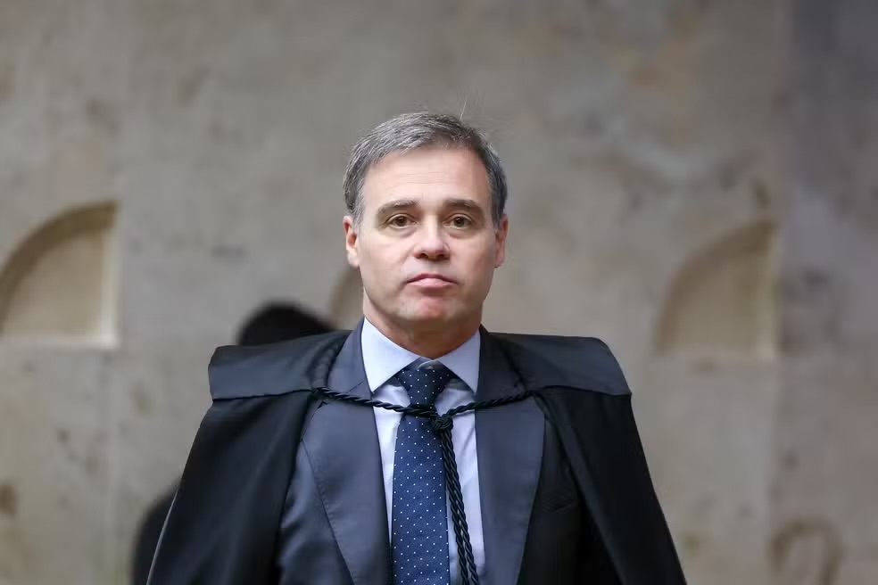 Mendonça autoriza PF a investigar suposto tráfico de influência de Lulinha no governo