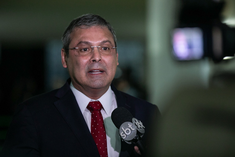 Lindbergh baixa o tom e admite falta de provas em acusação contra Alfredo Gaspar