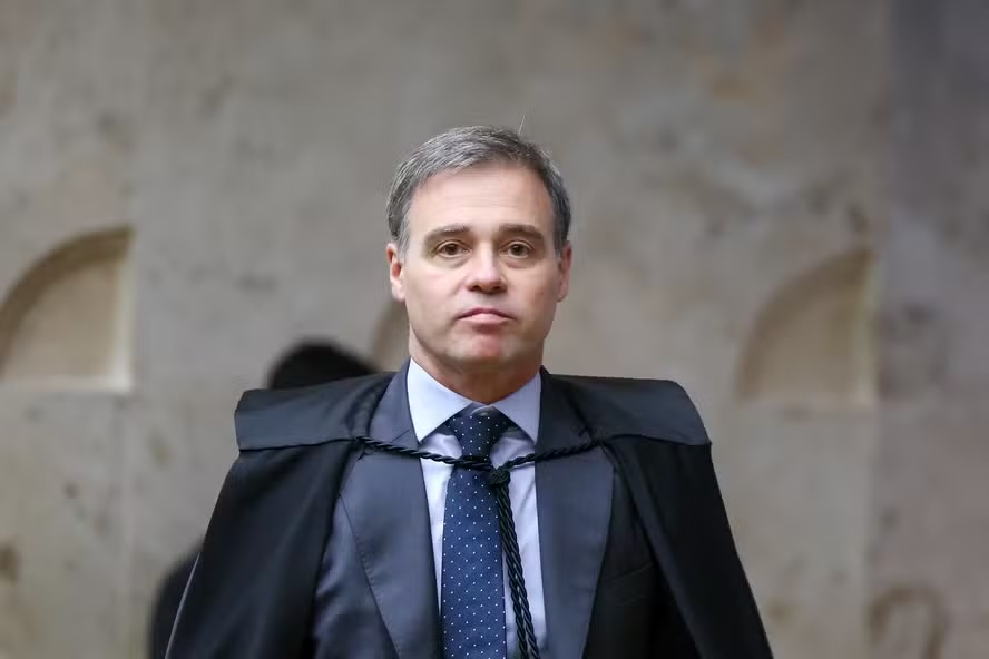 Mendonça resiste à PGR e mantém caso Lulinha no STF