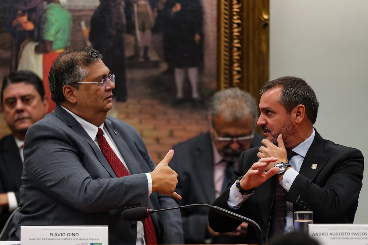 VIROU VÁRZEA: Dino determina retorno de Andrei Rodrigues ao comando da PF