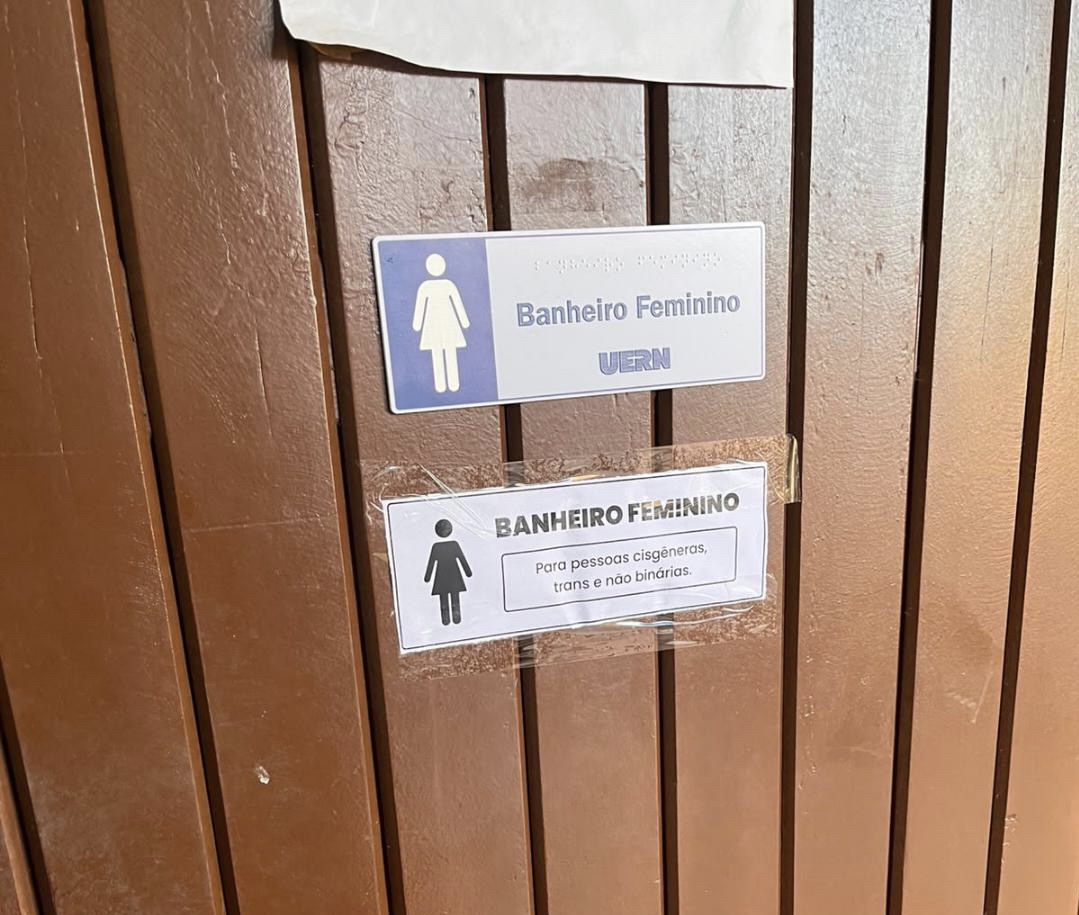 Uern adota banheiro feminino para pessoas cisgênero, trans e não binárias e mudança gera polêmica