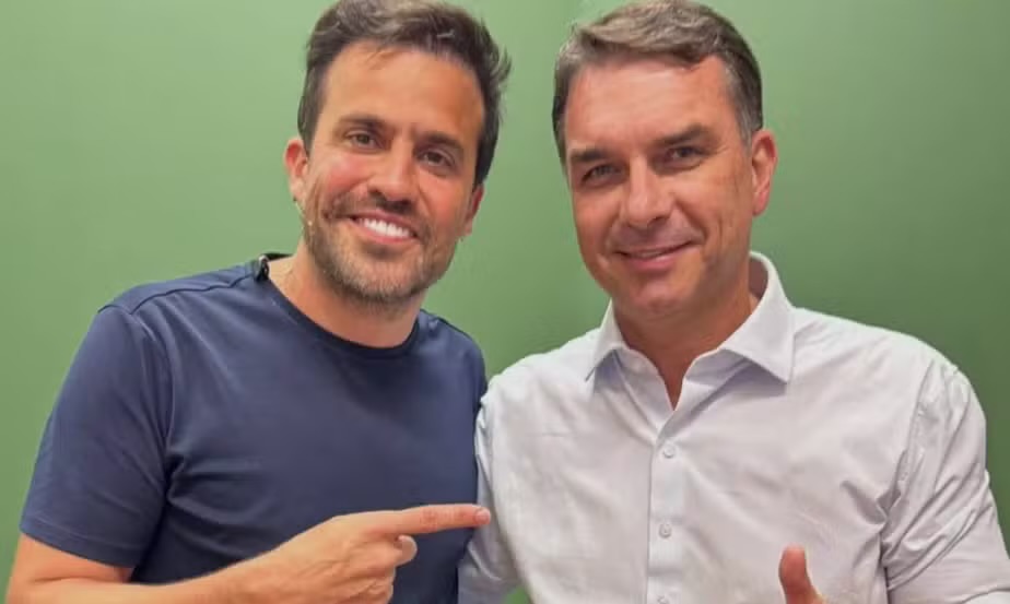 Flávio Bolsonaro anuncia Pablo Marçal como integrante do governo se for eleito