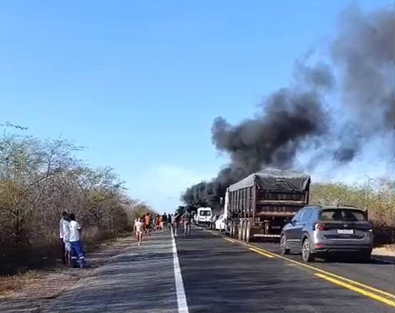 Moradores do Piquiri bloqueiam BR-110 e cobram medidas para reduzir acidentes