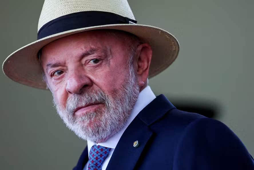 Bolsa brasileira despenca mais de 17% após reeleição de Lula e caminha para uma das maiores quedas desde o Plano Real