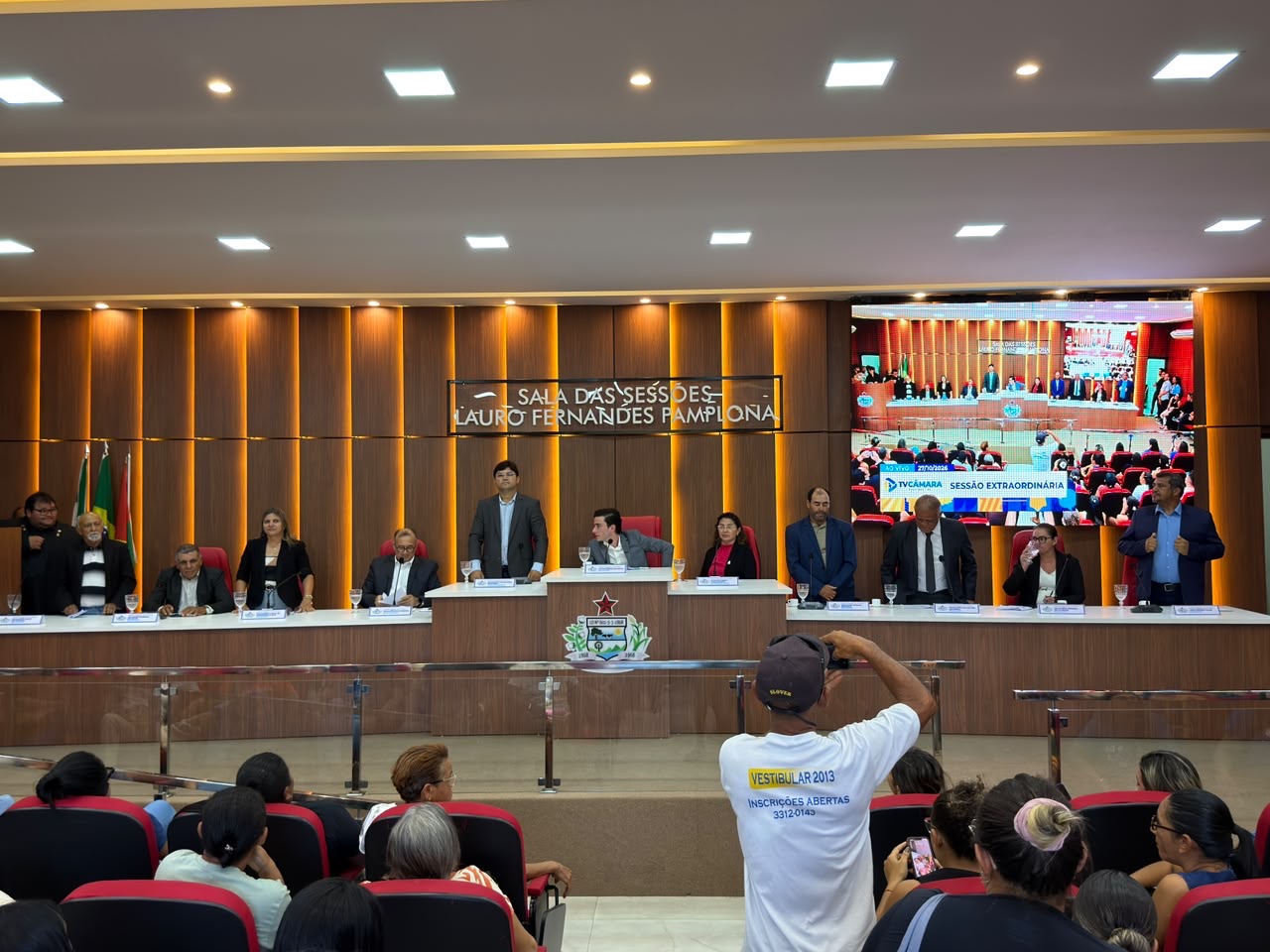Contra o povo: oposição impede votação de crédito suplementar e deixa servidores municipais sem salários
